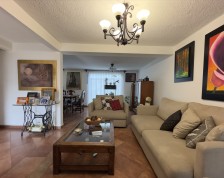 Casa en las Águilas con Jardín privado