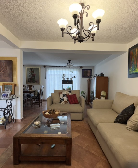 Casa en las Águilas con Jardín privado